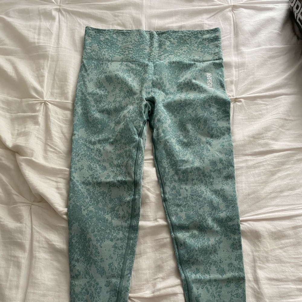 BRAND NEW Gumshark Leggings